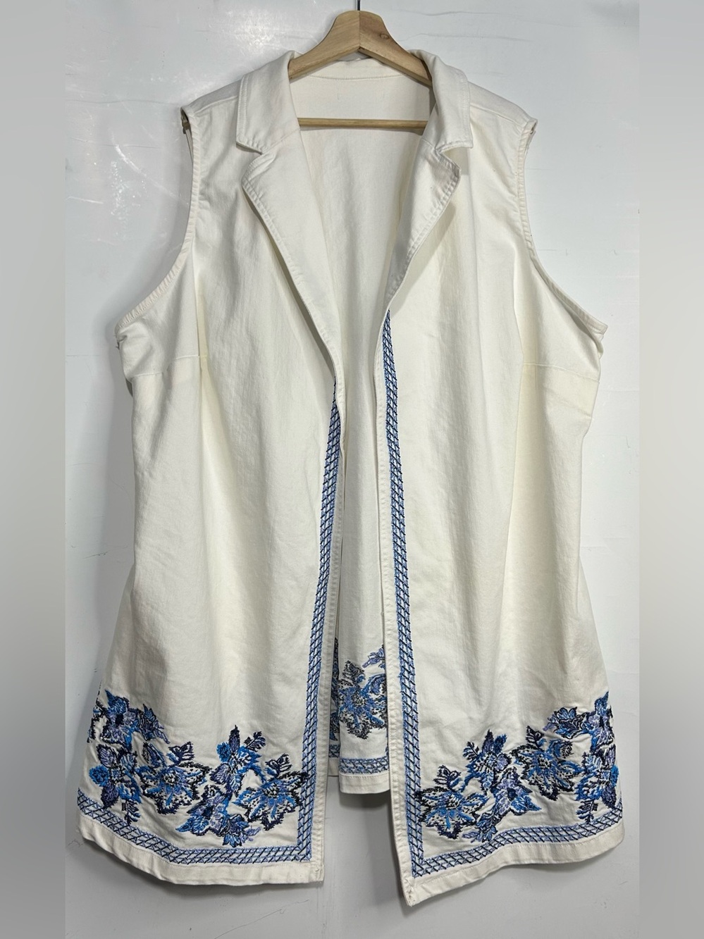 26W Blue Embroidered White Open Front‎ Denim Sleeveless Duster